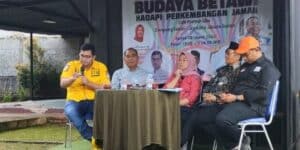 Fauzan Fadel Muhammad, Plt Ketua DPD Partai Golkar Jakarta Selatan (kiri berbaju kuning)