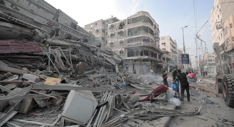 Sebuah gedung runtuh di Tepi Barat, Israel, Selasa (10/10/2023). Foto: PBB