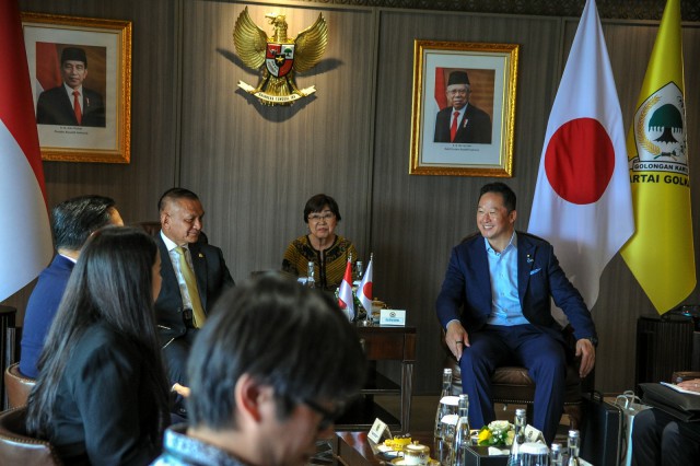 Wakil Ketua DPR RI dari Fraksi Golkar Lodewijk F Paulus menerima kunjungan  Anggota Parlemen Jepang yang dipimpin oleh Wada Yoshiaki, di Gedung Nusantara III, Jakarta, Selasa (27/6/2023). Foto: DPR RI/Mario/nr