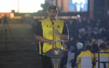 Menteri Pemuda dan Olahraga Republik Indonesia (Menpora RI) Dito Ariotedjo saat membuka Pekan Olahraga Mahasiswa Nasional (POMNAS) XVIII 2023 Kalsel di Kota Banjarbaru, Rabu (15/11/2023) malam. Foto: Kemenpora RI