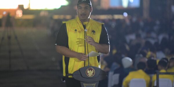Menteri Pemuda dan Olahraga Republik Indonesia (Menpora RI) Dito Ariotedjo saat membuka Pekan Olahraga Mahasiswa Nasional (POMNAS) XVIII 2023 Kalsel di Kota Banjarbaru, Rabu (15/11/2023) malam. Foto: Kemenpora RI