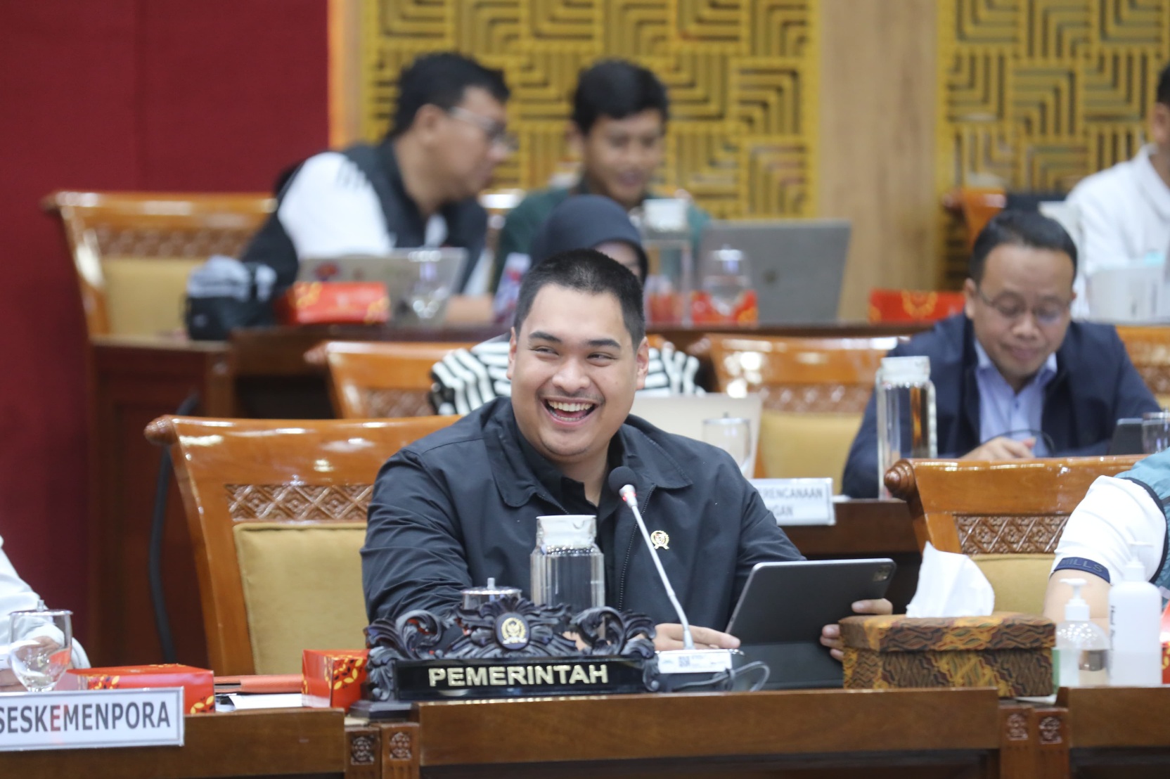 Menteri Pemuda dan Olahraga Republik Indonesia (Menpora RI) Dito Ariotedjo mengikuti rapat kerja (raker) dengan Komisi X DPR RI, Rabu (22/11/2023) siang. Foto: Kemenpora