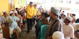 Ketua DPD Golkar Sumut Musa Rajekshah berdialog dengan petani milenial, di Medan, Sumut, belum lama ini. Foto: hariansib/kabargolkar