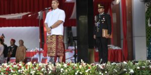 Menpora RI Dito Ariotedjo memimpin upacara HUT Proklamasi Kemerdekaan Republik Indonesia (HUT ke-78 RI) di halaman Graha Kementerian Pemuda dan Olahraga, Jakarta, Kamis (17/8/2023) pagi. Foto: Kemenpora