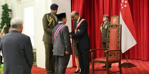Prabowo Terima Penghargaan Militer Tertinggi Dari Pemerintah Singapura