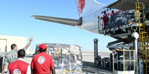 Pesawat Airbus A330 JT6001 yang membawa bantuan kemanusiaan dari Indonesia untuk Palestina tiba di Bandara El Arish, Mesir, Senin (06/11/2023). (Foto: BPMI Setpres)