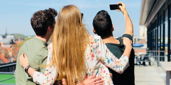 Kenapa Anak Muda Suka Sekali Selfie?