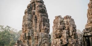 Ilustrasi Negara dengan Banyak Keajaiban Alam, Kamboja: Wajib Dateng!/Photo by Julia Volk: https://www.pexels.com/photo/the-bayon-temple-in-siem-reap-5769405/