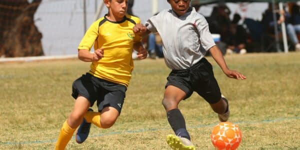 6 Manfaat Sehat Sepak Bola untuk Anak-Anak dan Remaja