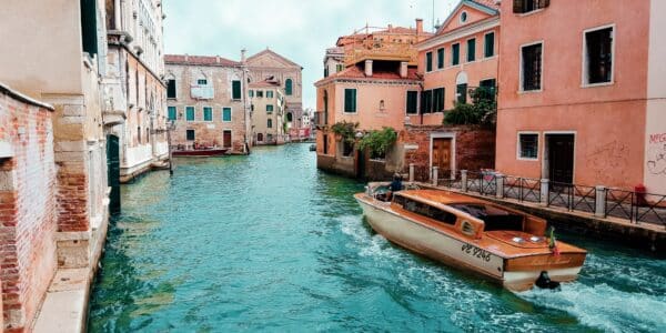 Venice: Menikmati Keindahan Kota Air yang Megah dan Romantis