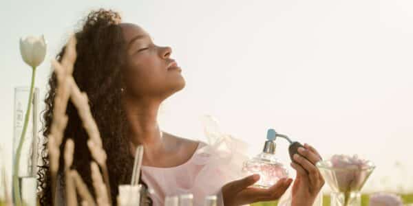 Pilih Parfum Disesuaiin Karakter dan Mood-mu, Gini Caranya!