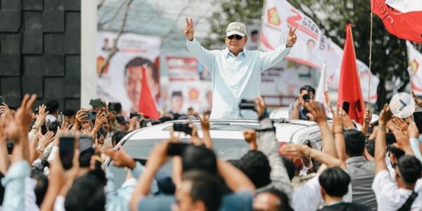 TKN Fanta Prabowo-Gibran Bagikan Makan Siang dan Susu Gratis di Jawa Tengah