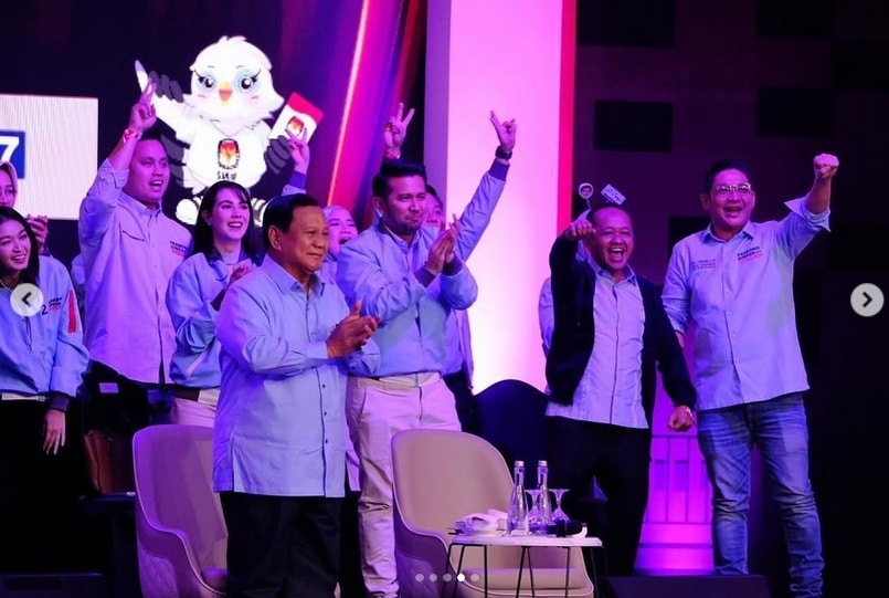 Capres 2024 Prabowo dan TKN Bahlil (jaket hitam) dalam acara debat cawapres, di JCC, Jakarta, Jumat (22/12/2023) malam. Foto: IG prabowo