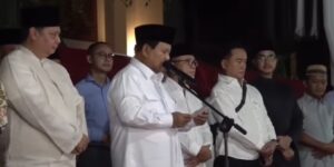 Presiden terpilih 2024-2029 Prabowo Subianto menyampaikan pidato kemenangan di rumahnya di kawasan Kartanegara IV, Kebayoran Baru, Jakarta Selatan, Rabu (20/3/2024) malam. Foto: Ist