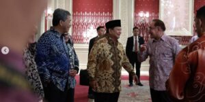 Menteri Pertahanan RI Prabowo Subianto berbincang dengan Perdana Menteri Malaysia Anwar Ibrahim, di Seri Perdana Putrajawa, Malaysia, Kamis (30/11/2023). Foto: IG prabowo