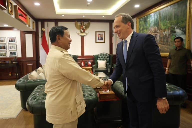 Menteri Pertahanan RI Prabowo Subianto menerima courtesy call Duta Besar Prancis untuk Indonesia, H.E. Mr. Fabien Penone di Ruang Kerja Menhan, Jakarta, Rabu (21/2/2024). Foto: Kemhan