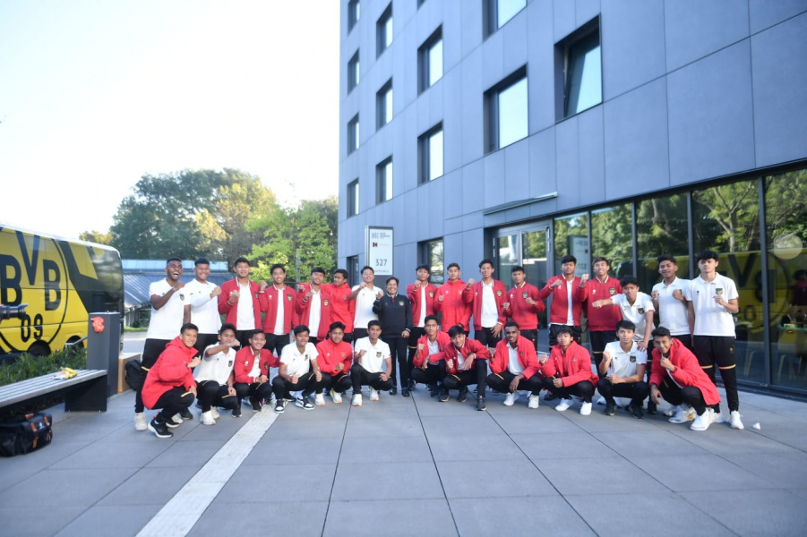 Tim U-17 Indonesia bersiap berlatih di Bad Bentheim, Dortmund, Jerman, akhir pekan ini, seusai menjalani rangkaian latihan dan uji coba selama dua minggu di Muenchengladbach. Foto: PSSI
