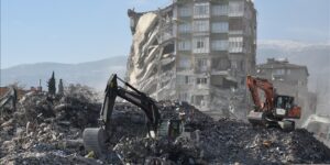 Reruntuhan bangunan akibat gempa Turki