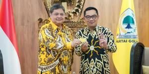 Ketua Umum Partai Golkar Airlangga Hartarto dan Wakil Ketua Umum Bidang Penggalangan Pemilih Ridwan Kamil