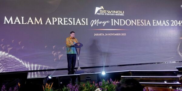Menteri Koordinator Bidang Perekonomian Airlangga Hartarto pada acara Malam Apresiasi Sewindu PSN di Jakarta, Jumat (24/11/2023). Foto: Kemenko Perekonomian
