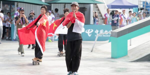 Atlet skateboard Indonesia Sanggoe Darma Tanjung memenangkan medali perak untuk Indonesia di ajang Asian Games 2022 Hangzhou. Foto: Kemenpora