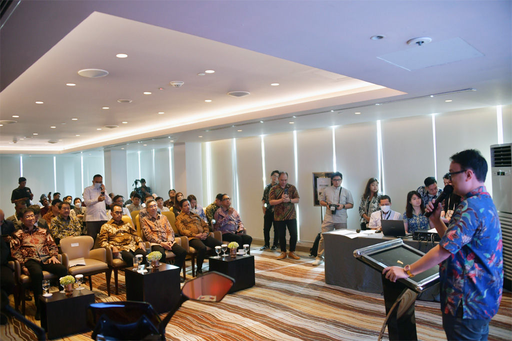 Wakil Menteri Perdagangan Jerry Sambuaga menyampaikan sambutan dalam acara Indonesia Go Global – Aksi Nyata HIPPINDO Setelah KTT ASEAN 2023 di Hotel Pullman, Jakarta, Selasa (11/9/2023) lalu. Foto: Kemendag
