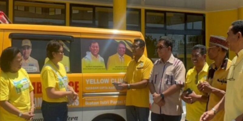 Yellow Clinic & IIPG Pusat Serahkan Mobil Ambulans ke DPD Golkar Timor Tengah Selatan